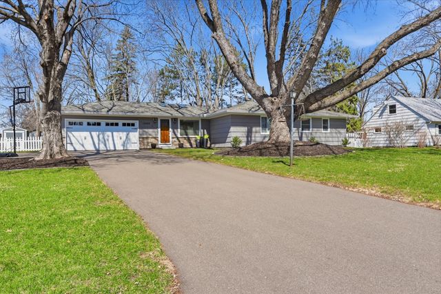 15520 2nd Avenue N, Plymouth, MN 55447