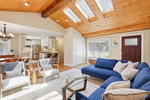 15520 2nd Avenue N, Plymouth, MN 55447