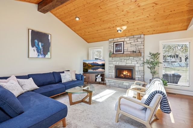 15520 2nd Avenue N, Plymouth, MN 55447