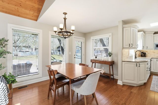 15520 2nd Avenue N, Plymouth, MN 55447