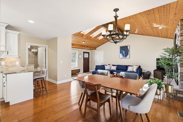 15520 2nd Avenue N, Plymouth, MN 55447