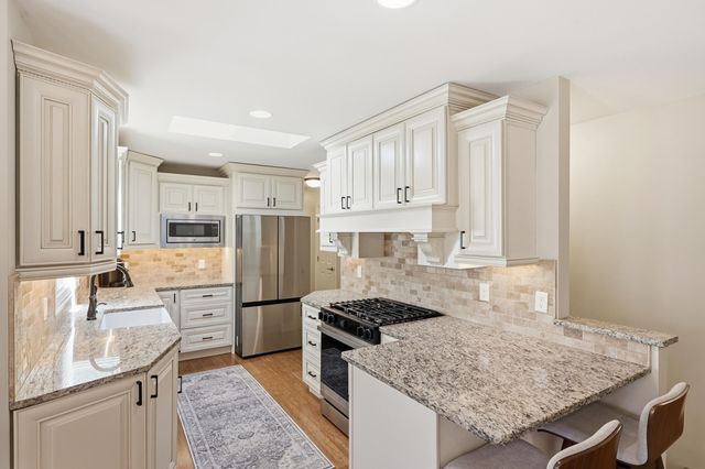 15520 2nd Avenue N, Plymouth, MN 55447