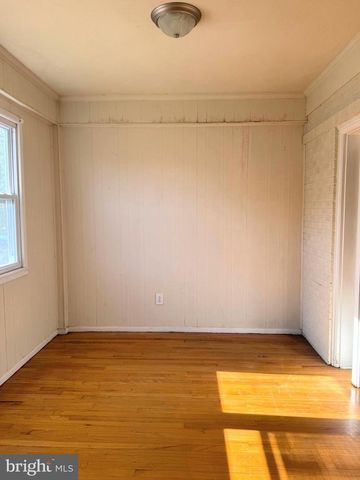 1049 YEADON AVE, Lansdowne, PA 19050