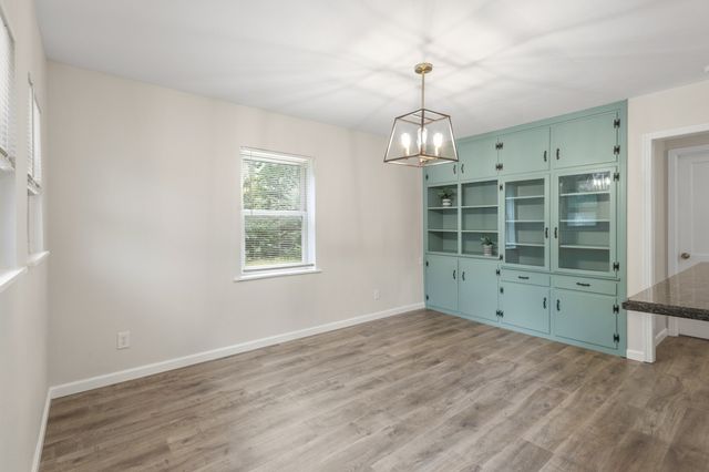 301 Meadowbrook Drive, Arlington, TX 76010