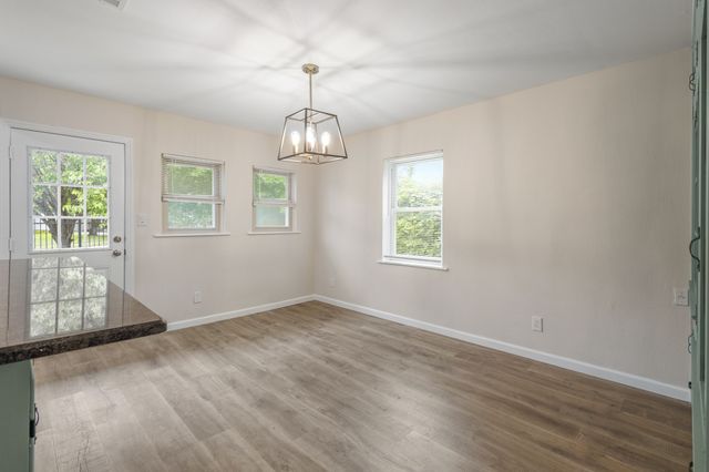 301 Meadowbrook Drive, Arlington, TX 76010