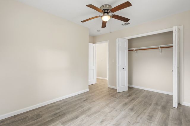 301 Meadowbrook Drive, Arlington, TX 76010