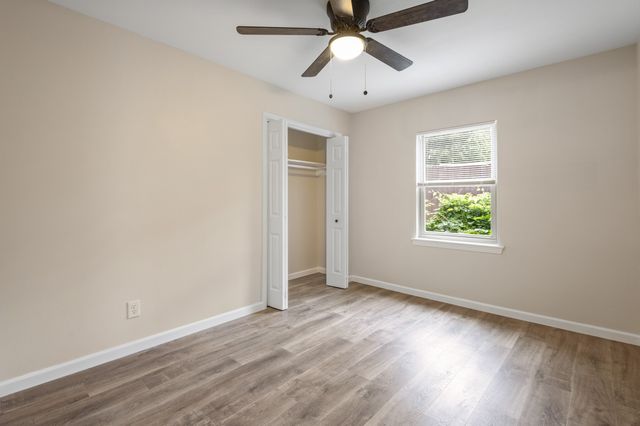 301 Meadowbrook Drive, Arlington, TX 76010