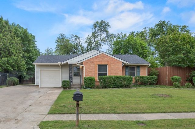 301 Meadowbrook Drive, Arlington, TX 76010