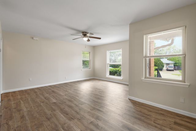 301 Meadowbrook Drive, Arlington, TX 76010