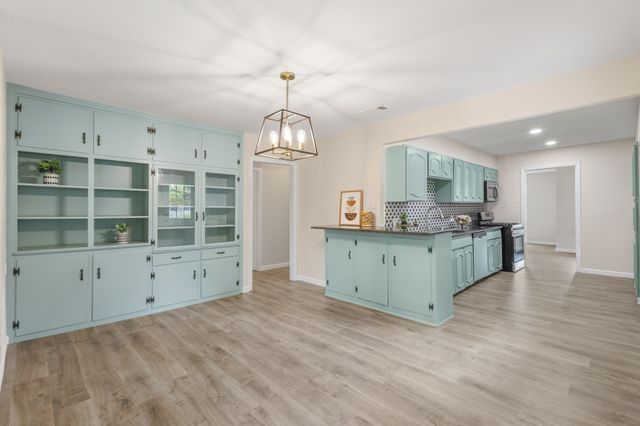 301 Meadowbrook Drive, Arlington, TX 76010