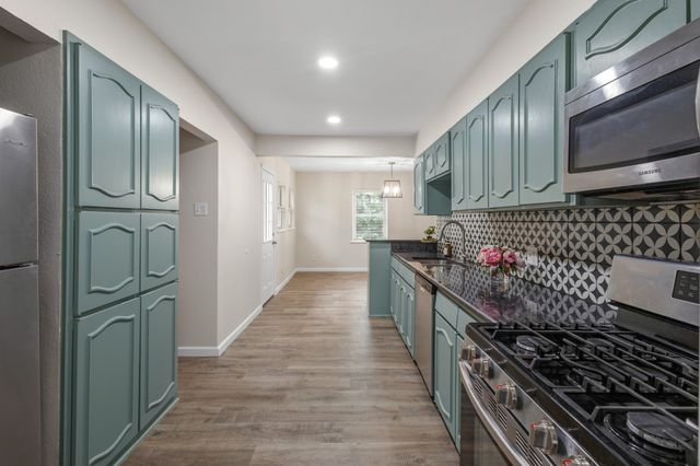 301 Meadowbrook Drive, Arlington, TX 76010