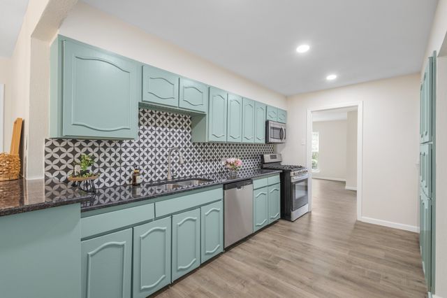 301 Meadowbrook Drive, Arlington, TX 76010