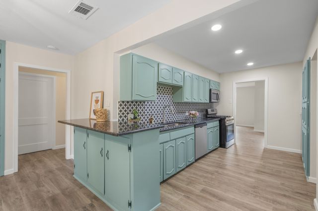 301 Meadowbrook Drive, Arlington, TX 76010