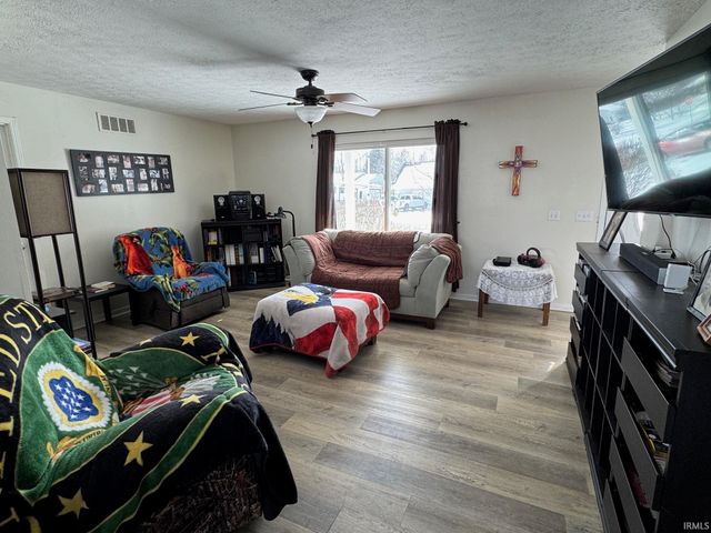 1016 Claire Lane, Middlebury, IN 46540