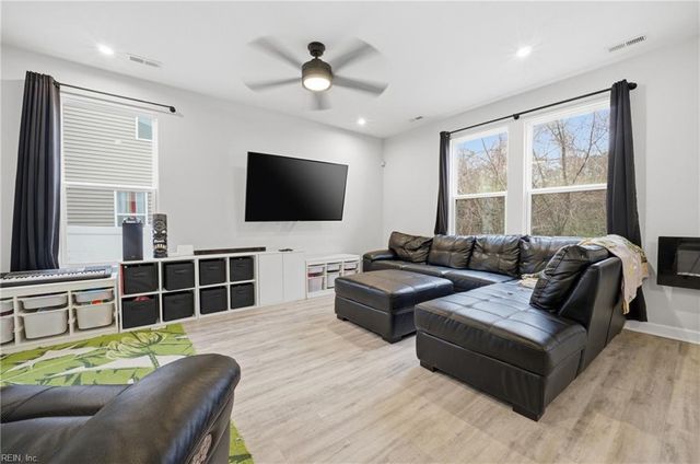 27 E Berkley DR, Hampton, VA 23663