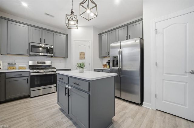 27 E Berkley DR, Hampton, VA 23663