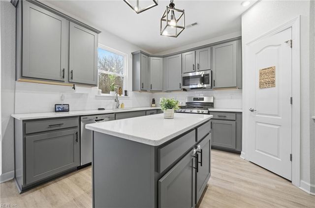 27 E Berkley DR, Hampton, VA 23663