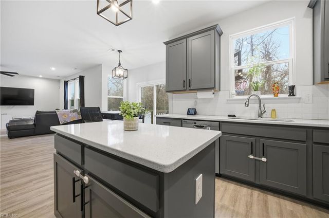 27 E Berkley DR, Hampton, VA 23663