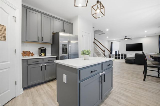 27 E Berkley DR, Hampton, VA 23663