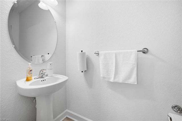 27 E Berkley DR, Hampton, VA 23663