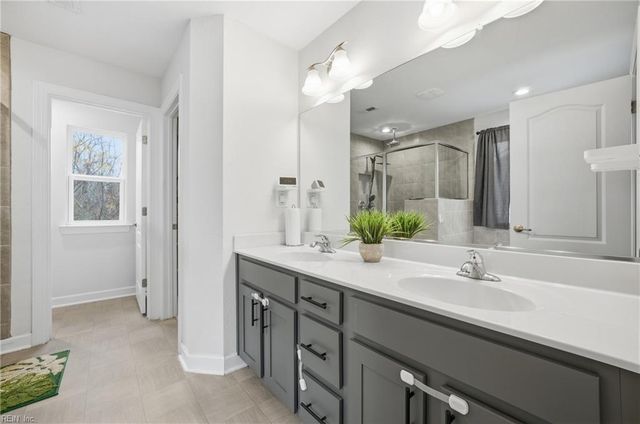 27 E Berkley DR, Hampton, VA 23663