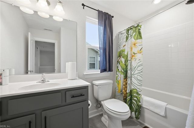 27 E Berkley DR, Hampton, VA 23663