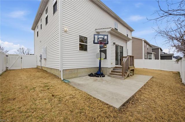 27 E Berkley DR, Hampton, VA 23663