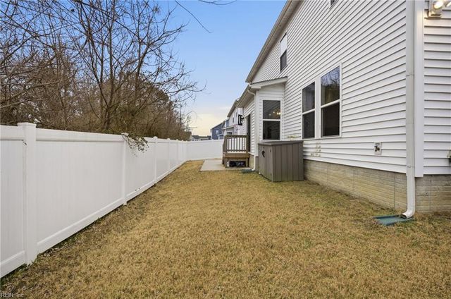 27 E Berkley DR, Hampton, VA 23663