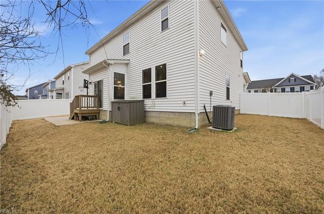 27 E Berkley DR, Hampton, VA 23663