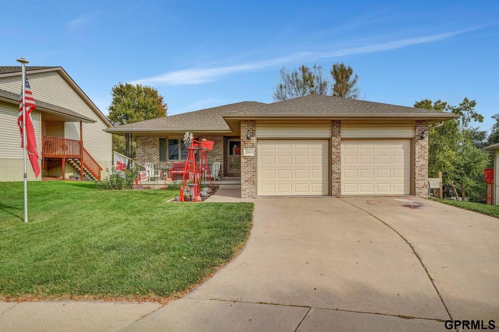 2340 Atwood Circle, Lincoln, NE 68521