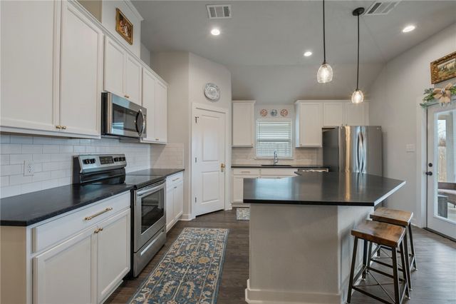 3412 Pointe Du Hoc Drive, Bryan, TX 77808