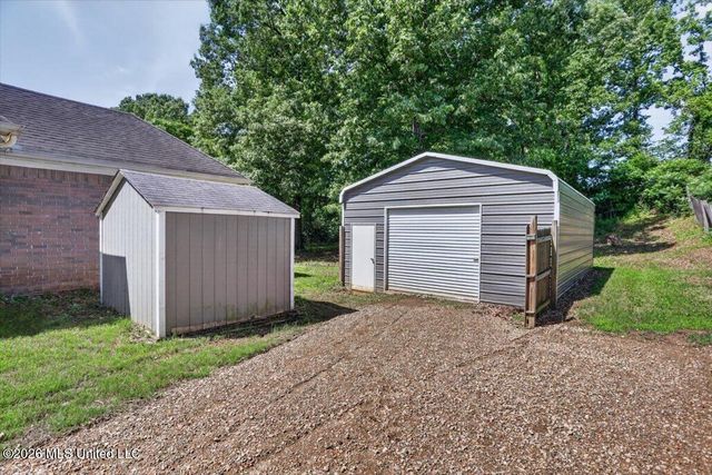 1461 Dogwood Hollow Drive, Nesbit, MS 38651