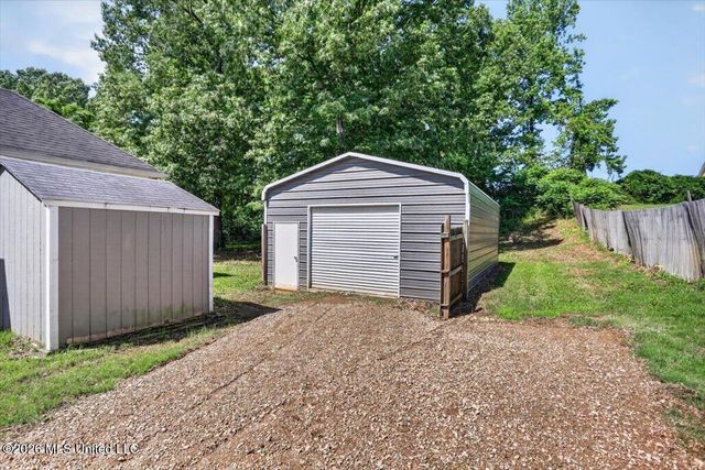 1461 Dogwood Hollow Drive, Nesbit, MS 38651