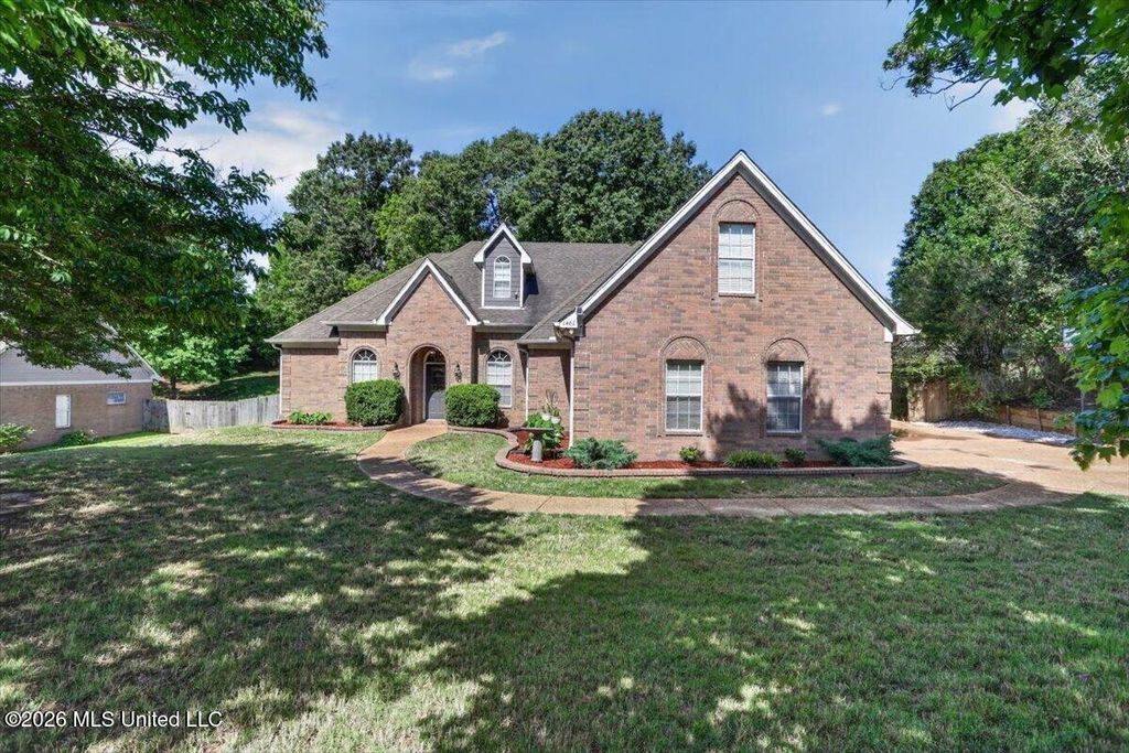 1461 Dogwood Hollow Drive, Nesbit, MS 38651