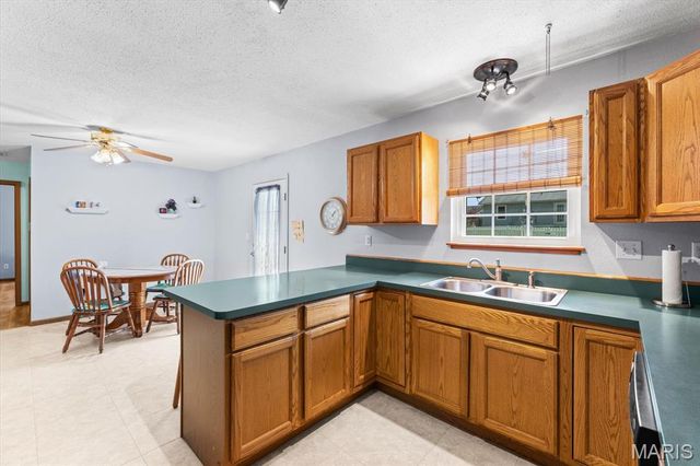 120 E Hunters Ridge, Valmeyer, IL 62295