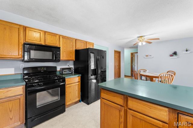 120 E Hunters Ridge, Valmeyer, IL 62295