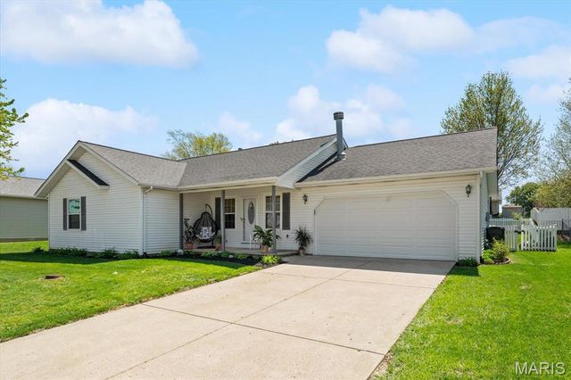 120 E Hunters Ridge, Valmeyer, IL 62295
