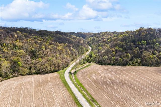 120 E Hunters Ridge, Valmeyer, IL 62295