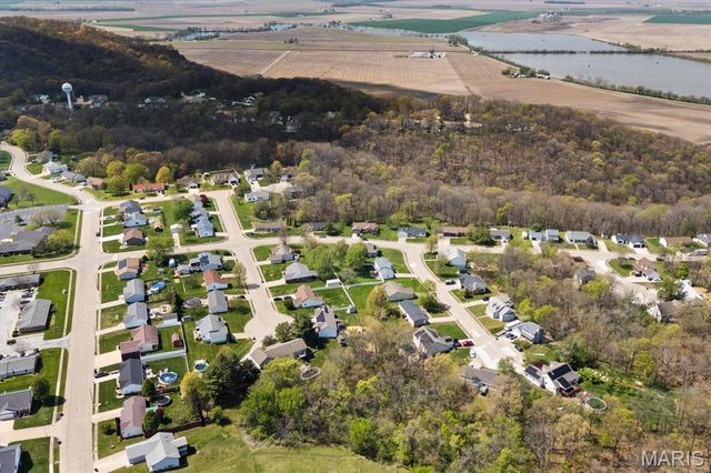 120 E Hunters Ridge, Valmeyer, IL 62295