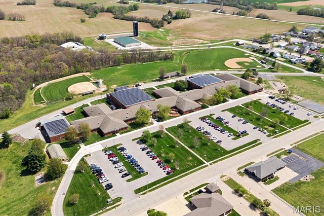 120 E Hunters Ridge, Valmeyer, IL 62295