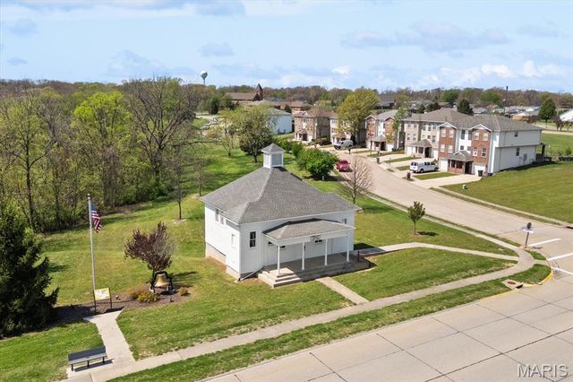120 E Hunters Ridge, Valmeyer, IL 62295