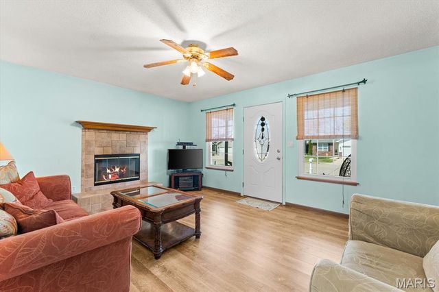 120 E Hunters Ridge, Valmeyer, IL 62295