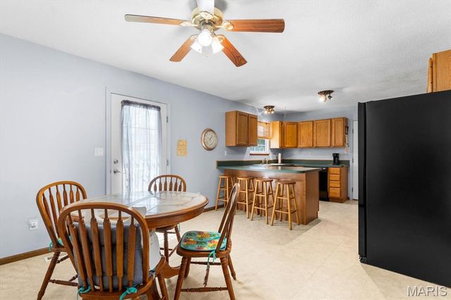 120 E Hunters Ridge, Valmeyer, IL 62295