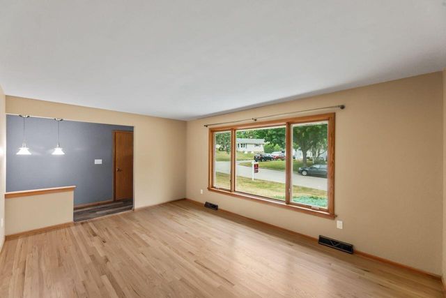 1020 Lilac LANE, Pewaukee, WI 53072