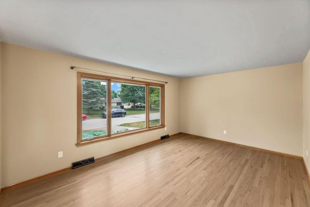1020 Lilac LANE, Pewaukee, WI 53072