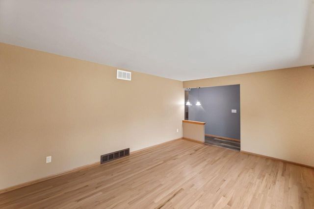 1020 Lilac LANE, Pewaukee, WI 53072