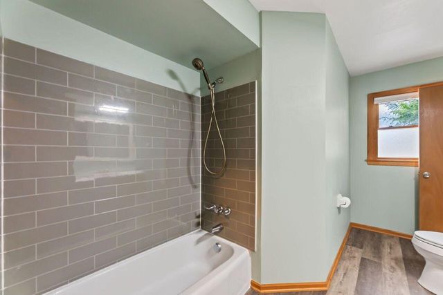 1020 Lilac LANE, Pewaukee, WI 53072