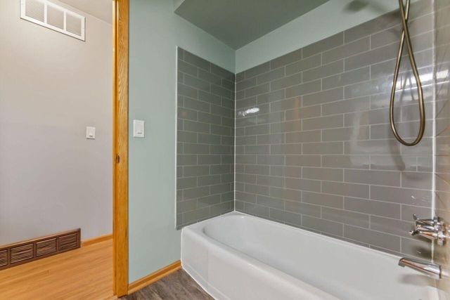 1020 Lilac LANE, Pewaukee, WI 53072