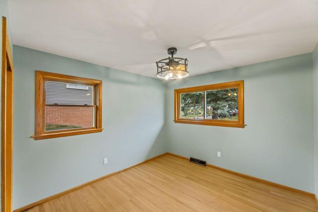 1020 Lilac LANE, Pewaukee, WI 53072