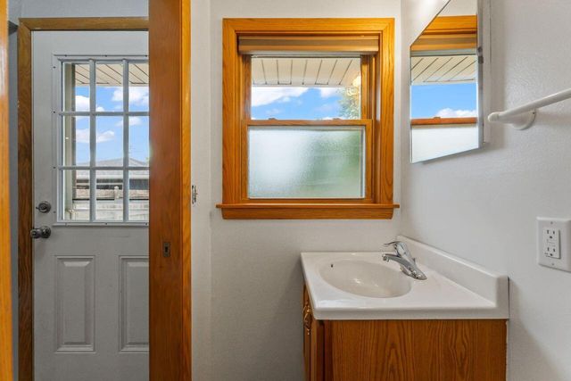 1020 Lilac LANE, Pewaukee, WI 53072